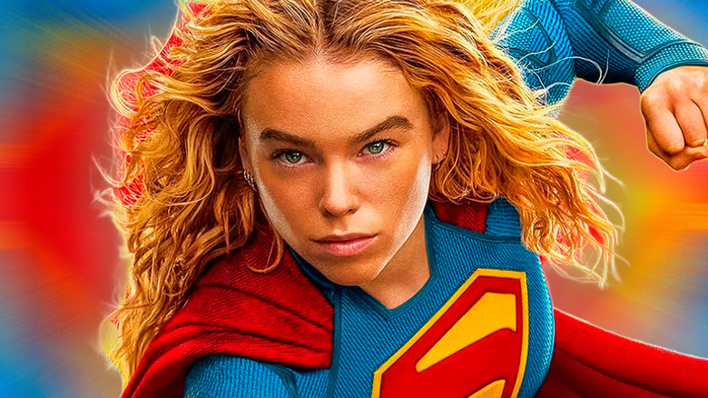 Supergirl sur fond bleu, rouge et or