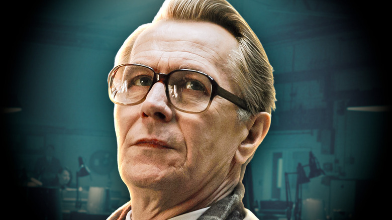 George Smiley de Tinker Tailor Soldier Spy sur fond bleu