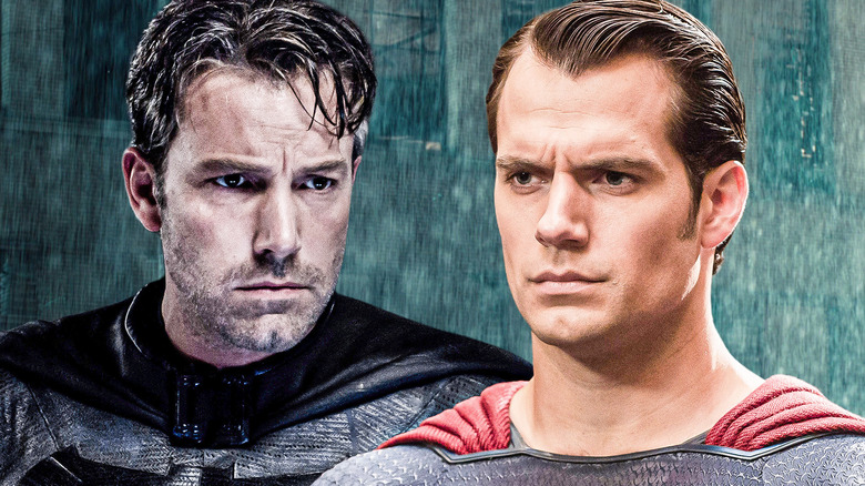Batman et Superman arborant des expressions grimm devant un fond pluvieux