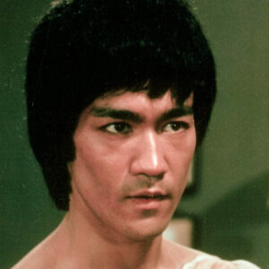 Comment Bruce Lee est mort et pourquoi la controverse hante toujours sa cause de décès