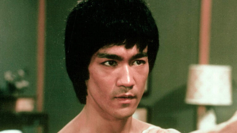 Comment Bruce Lee est mort et pourquoi la controverse hante toujours sa cause de décès
