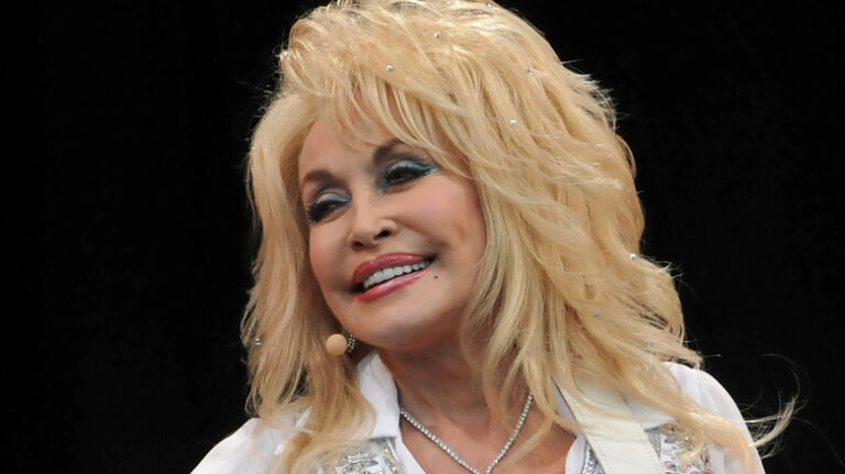 Comment Sylvester Stallone et Rhinestone ont remis Dolly Parton sur la bonne voie