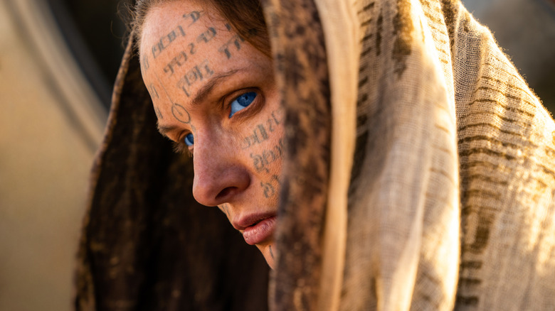 Jessica porte un châle Fremen