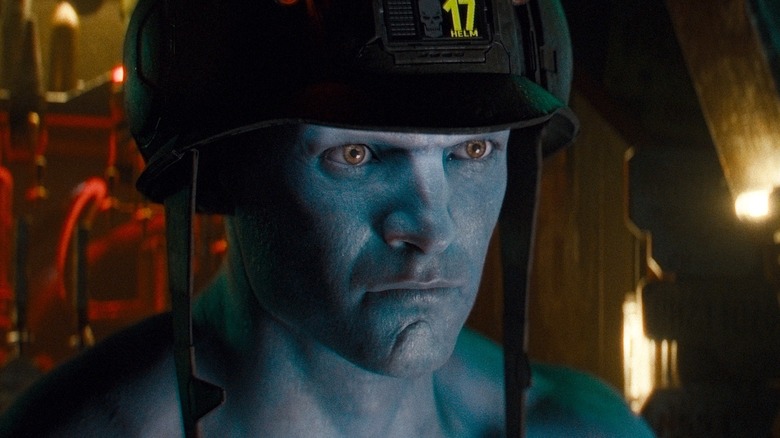 Rogue Trooper/19 porte un casque