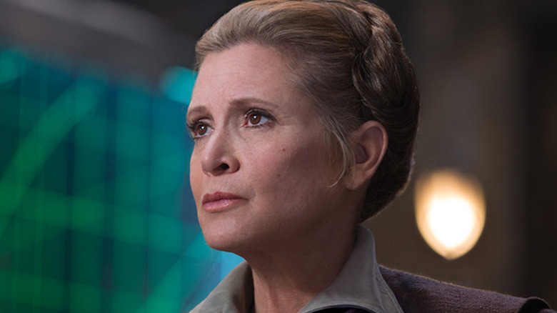 Leia a l'air inquiète dans Le Réveil de la Force