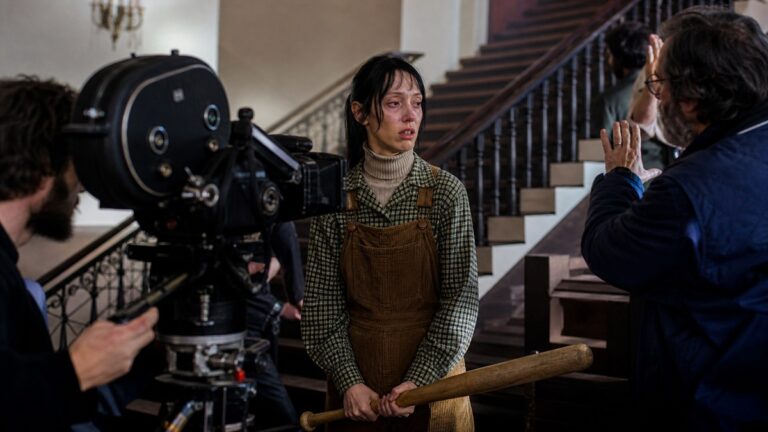 « Je pleurais douze heures par jour » : il y a 46 ans Shelley Duvall a vécu un enfer sur le tournage du film d&rsquo;horreur de Kubrick