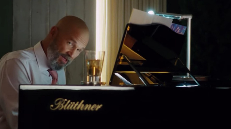 Boisson au piano de Jeff Bridges Obadiah Stane