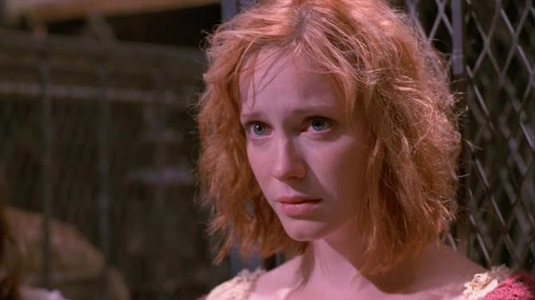Christina Hendricks cheveux courts crépus