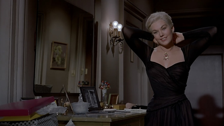 Kim Novak souriante