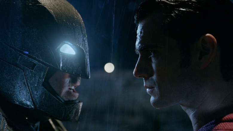 Batman et Superman s'affrontent dans Batman v Superman : Dawn of Justice (2016)