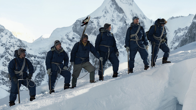 Grimpeurs escaladant l'Everest 