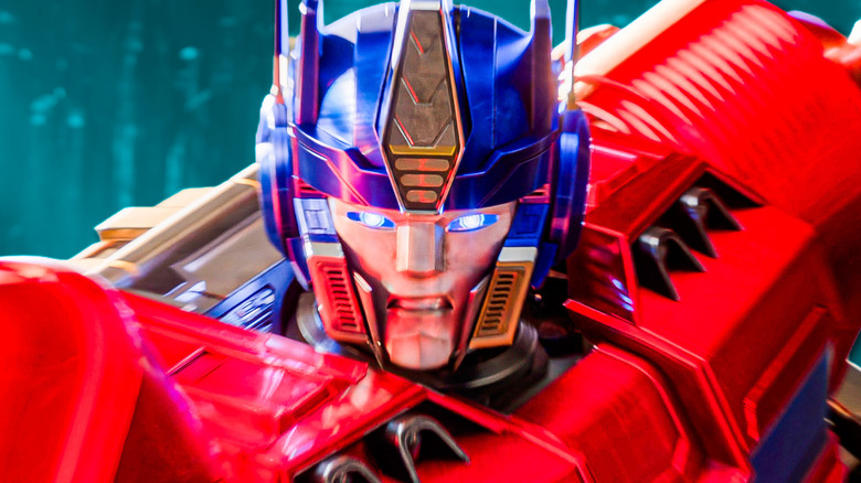 Optimus Prime a l'air féroce dans Transformers One