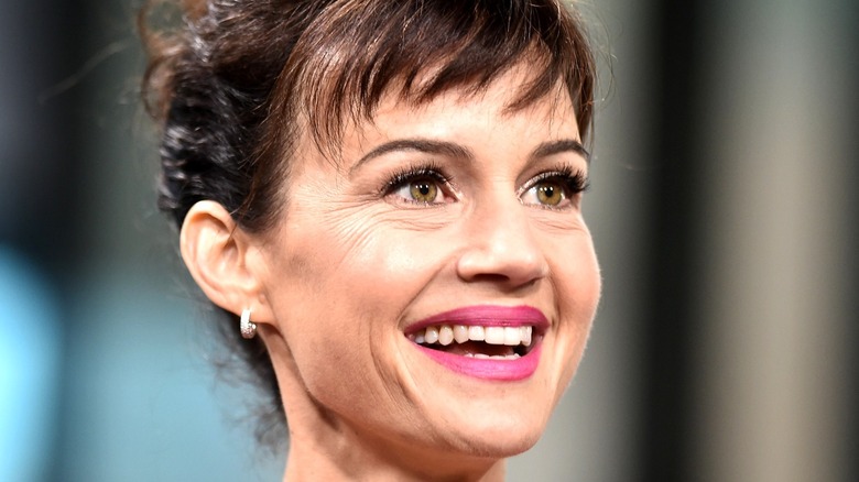 Carla Gugino pose