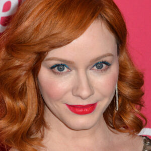 La transformation de Christina Hendricks de l'enfance en bonnes filles