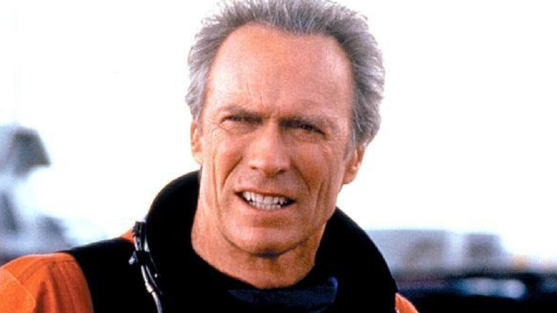 Eastwood en combinaison spatiale